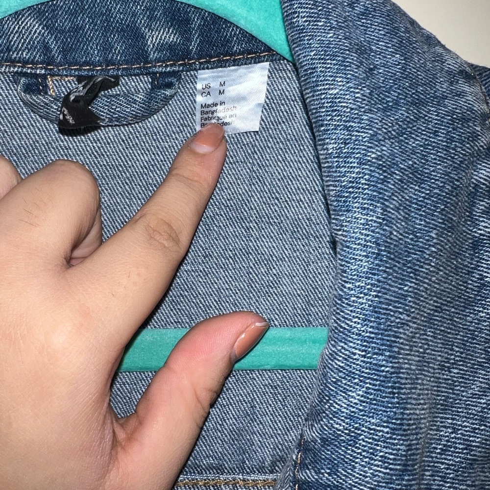 H&M Jean Jacket💙🦋 - Picture 2 of 3